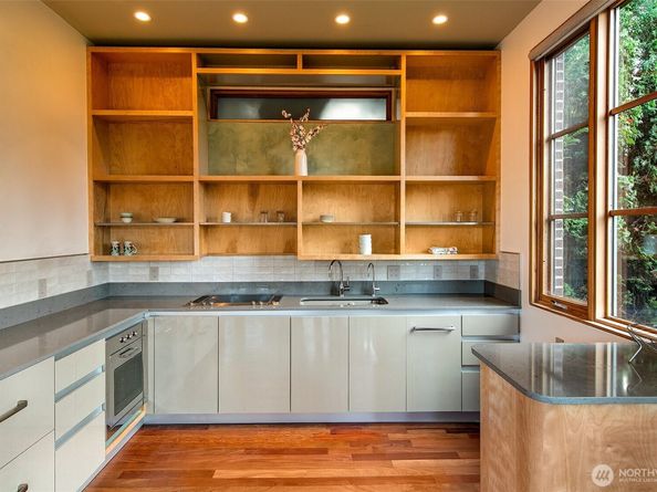 7503 Fairway Drive NE, Seattle WA 98115