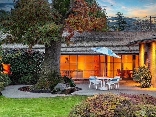 7503 Fairway Drive NE, Seattle WA 98115
