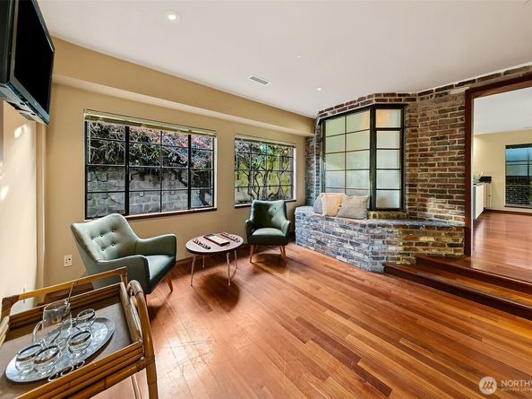 7503 Fairway Drive NE, Seattle WA 98115