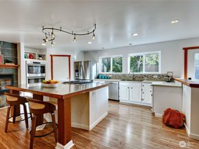 8128 High School Loop NE, Bainbridge Island WA 98110