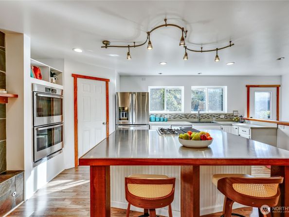 8128 High School Loop NE, Bainbridge Island WA 98110