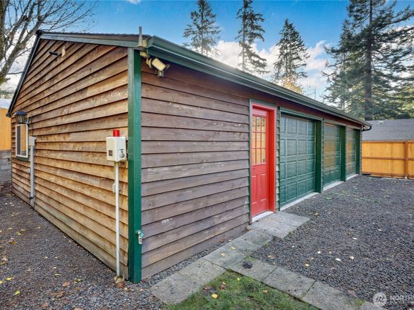 8128 High School Loop NE, Bainbridge Island WA 98110