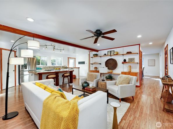 8128 High School Loop NE, Bainbridge Island WA 98110