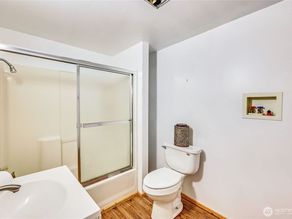 8128 High School Loop NE, Bainbridge Island WA 98110