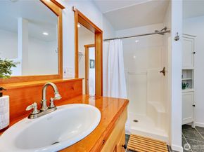 8128 High School Loop NE, Bainbridge Island WA 98110