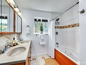 8128 High School Loop NE, Bainbridge Island WA 98110