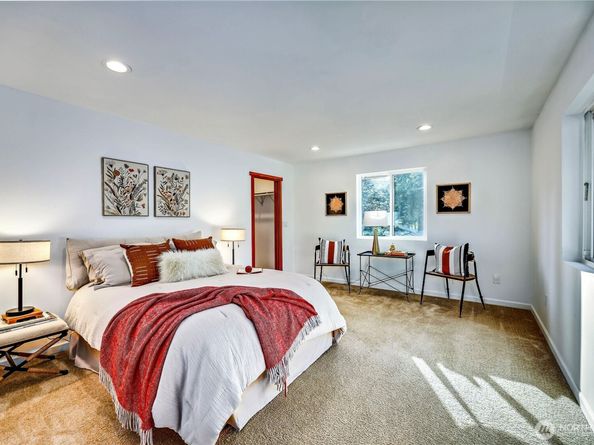 8128 High School Loop NE, Bainbridge Island WA 98110