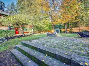 8128 High School Loop NE, Bainbridge Island WA 98110