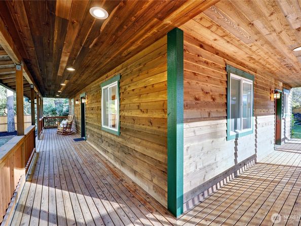 8128 High School Loop NE, Bainbridge Island WA 98110