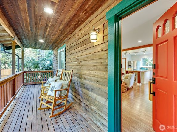 8128 High School Loop NE, Bainbridge Island WA 98110