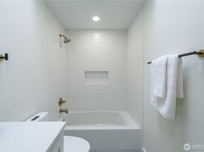 10529 32nd Dr SE, Everett WA 98208