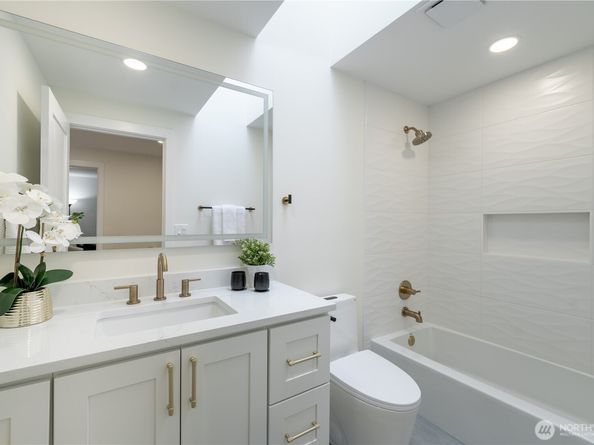 10529 32nd Dr SE, Everett WA 98208