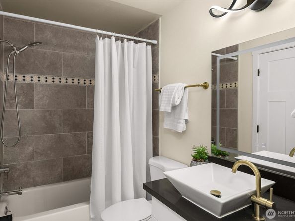 2137 N 128TH Street, Seattle WA 98133