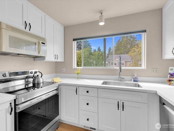 12024 101st Avenue NE E2, Kirkland WA 98034