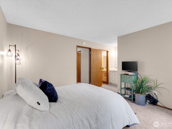 12024 101st Avenue NE E2, Kirkland WA 98034