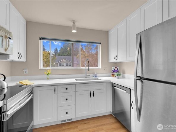 12024 101st Avenue NE E2, Kirkland WA 98034