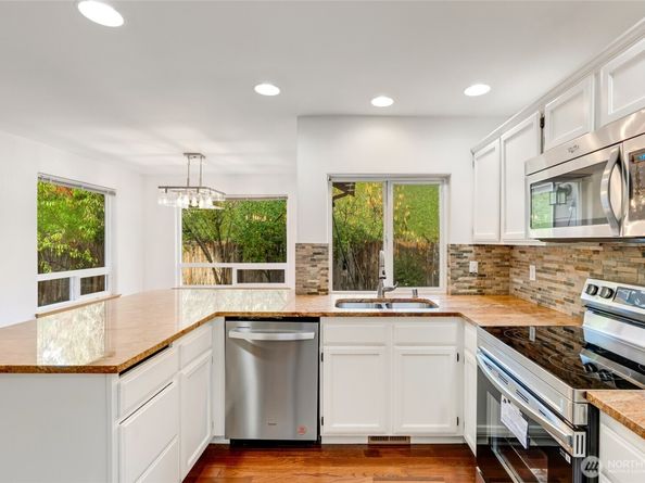 19315 76th Place NE, Kenmore WA 98028