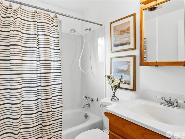 18031 9th Avenue NE, Shoreline WA 98155