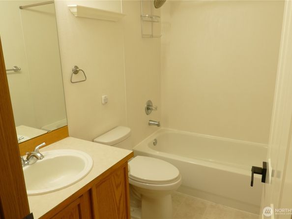 8707 1st Place NE B, Lake Stevens WA 98258