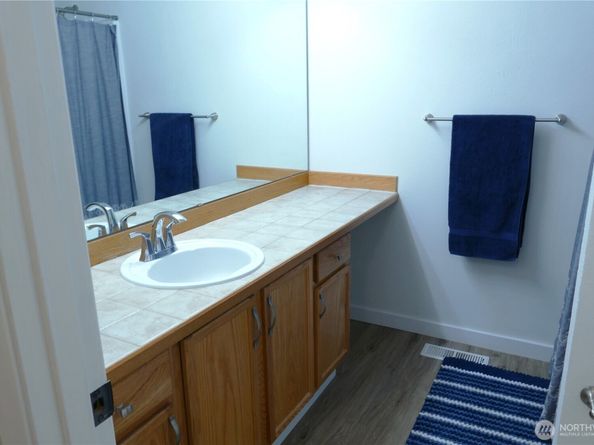8707 1st Place NE B, Lake Stevens WA 98258