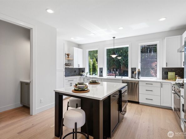 10168 NE 112th Place, Kirkland WA 98033