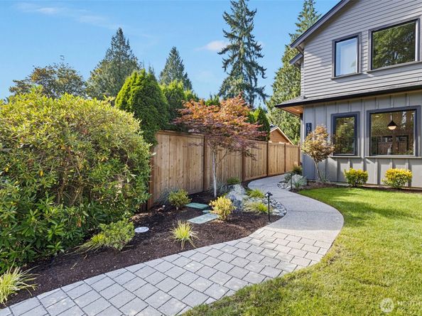 10168 NE 112th Place, Kirkland WA 98033