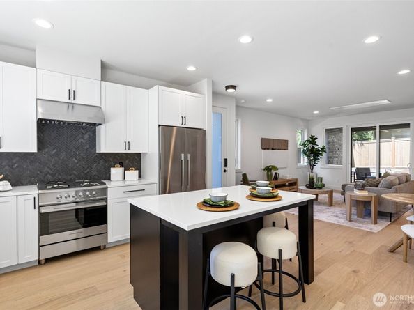 10168 NE 112th Place, Kirkland WA 98033