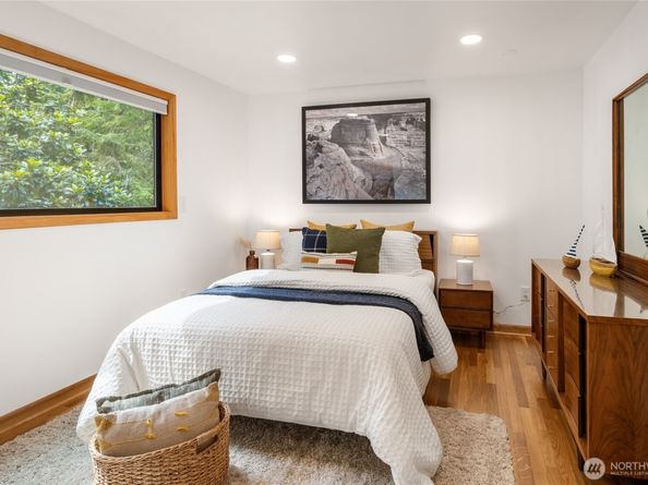 4851 88th Place SE, Mercer Island WA 98040