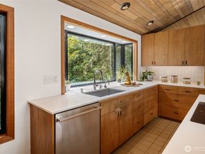 4851 88th Place SE, Mercer Island WA 98040