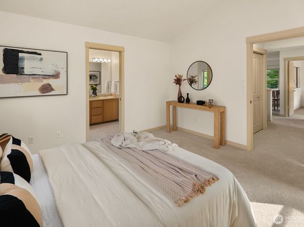 15939 NE 95th Way 12, Redmond WA 98052