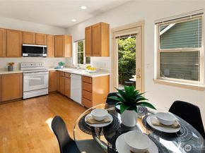 15939 NE 95th Way 12, Redmond WA 98052