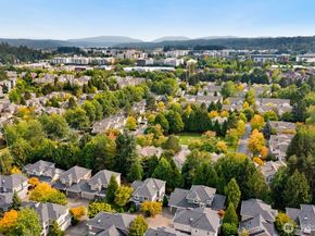 15939 NE 95th Way 12, Redmond WA 98052