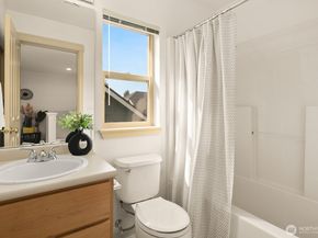 15939 NE 95th Way 12, Redmond WA 98052