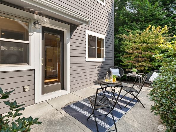 15939 NE 95th Way 12, Redmond WA 98052