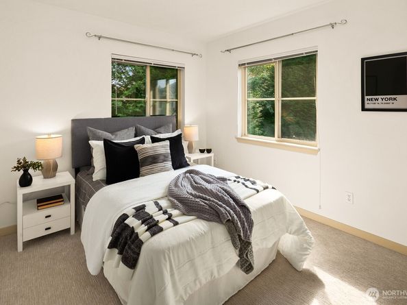 15939 NE 95th Way 12, Redmond WA 98052