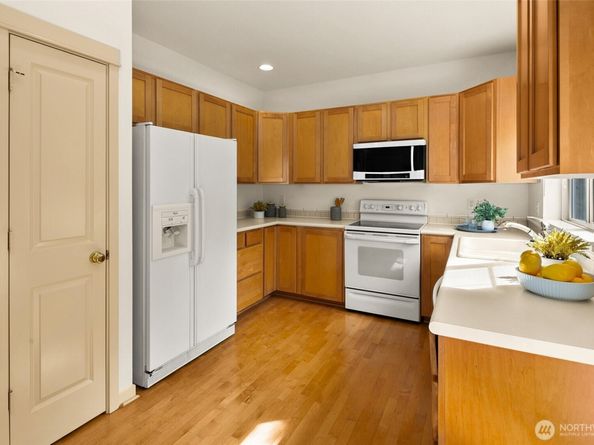 15939 NE 95th Way 12, Redmond WA 98052