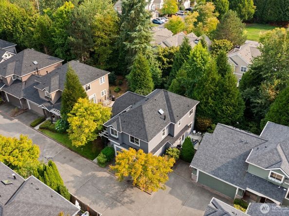 15939 NE 95th Way 12, Redmond WA 98052