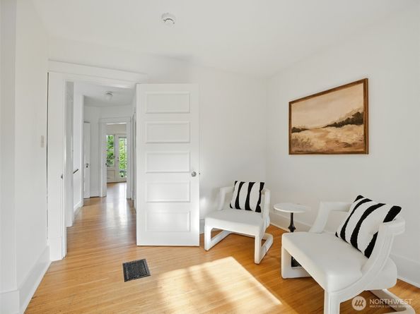 2555 Queen Anne Avenue N, Seattle WA 98109