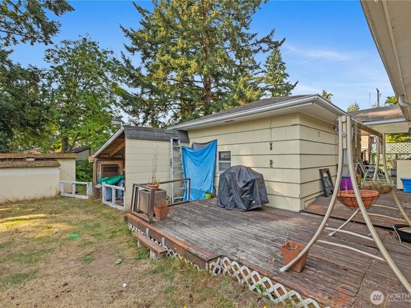 105 NE 180th Street, Shoreline WA 98155