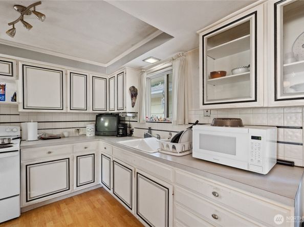 105 NE 180th Street, Shoreline WA 98155