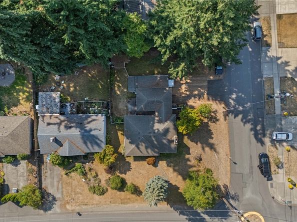 105 NE 180th Street, Shoreline WA 98155