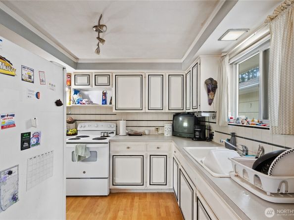 105 NE 180th Street, Shoreline WA 98155