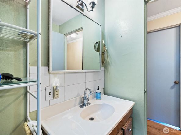 105 NE 180th Street, Shoreline WA 98155