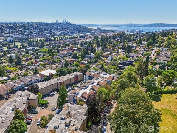 2510 W Bertona Street 213, Seattle WA 98199