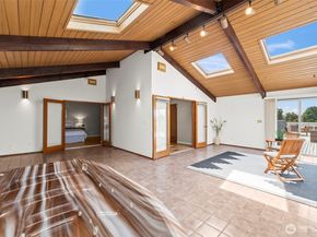 1014 S 234th Place, Des Moines WA 98198