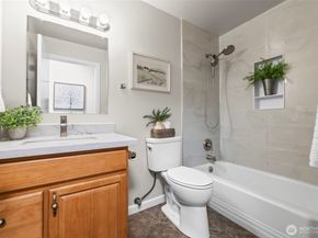 1014 S 234th Place, Des Moines WA 98198