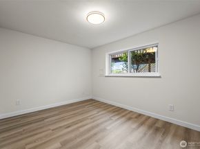 1014 S 234th Place, Des Moines WA 98198