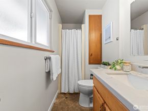 1014 S 234th Place, Des Moines WA 98198