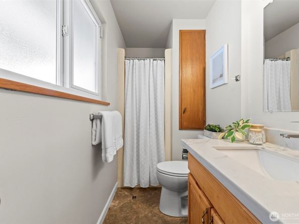 1014 S 234th Place, Des Moines WA 98198