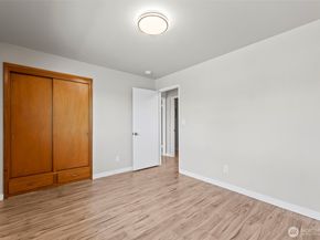 1014 S 234th Place, Des Moines WA 98198
